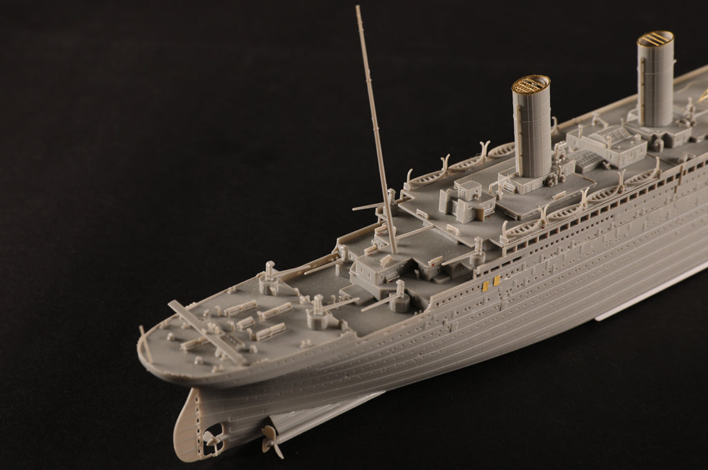 HobbyBoss 1/700 Scale RMS Titanic Ocean Liner Plastic Model Kit 83420 NZ Stock