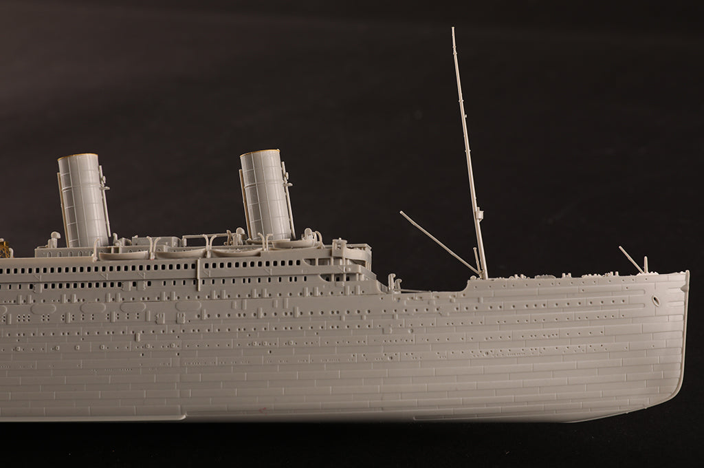 HobbyBoss 1/700 Scale RMS Titanic Ocean Liner Plastic Model Kit 83420 NZ Stock