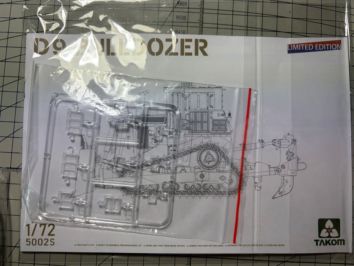Takom 1/72 Caterpillar D9 Heavy Bulldozer Limited Edition 5002S Construction Vehicle Plastic Model Kit NZ Stock