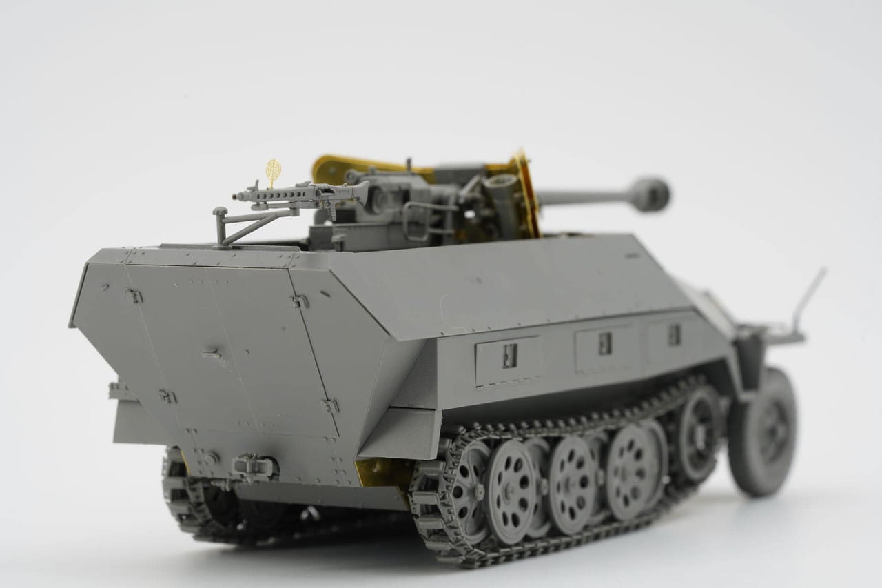 Border Model 1/35 Scale Sd.Kfz.251/22 w/ 7.5cm PaK 40 Pakwagen Plastic Model BT-043 NZ Stock