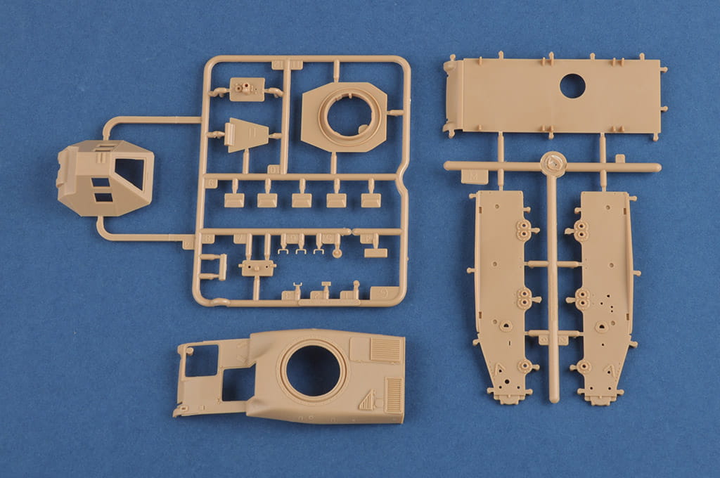 Hobby Boss 1:35 scale French R35 with FCM Turret 83894 scale model kit