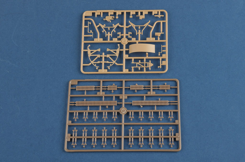 Hobby Boss 1:35 scale French R35 with FCM Turret 83894 scale model kit