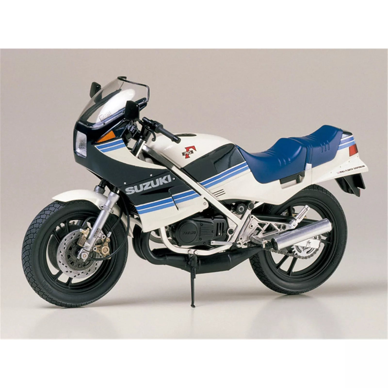 TAMIYA 14024 - 1:12 scale Suzuki RG250 Gamma scale model kit