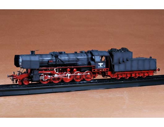 TRUMPETER 1:35 scale Kriegslokomotive BR52 00210 scale model kit