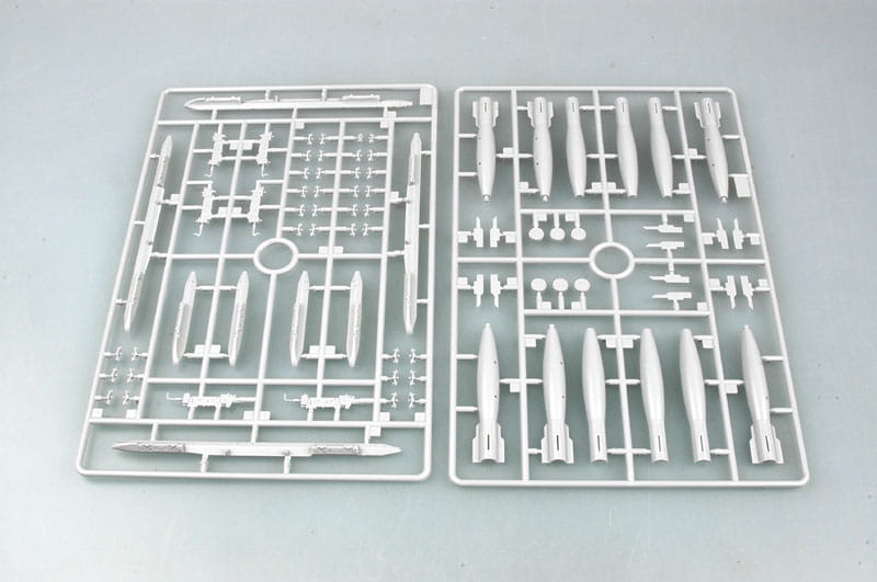 Trumpeter 1:32 Scale US Aircraft Smart Missiles 03307 Plastic Model Kit