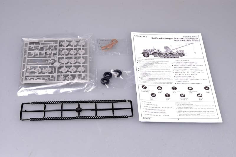 Trumpeter 1:72 scale Drehkran 6t on Zugkraftwagen 18t Sd.Kfz. 9/1 07251 scale model kit