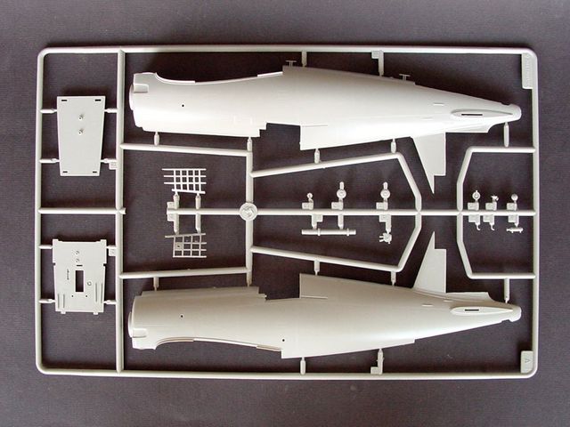 Trumpeter 1:32 scale Vought F4U-4 Corsair 02222 scale model kit