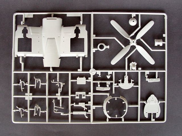 Trumpeter 1:32 scale Vought F4U-4 Corsair 02222 scale model kit